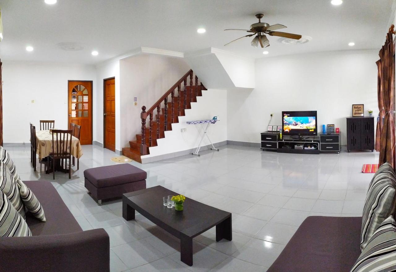 Victoria Homestay Sibu - Next To Shopping Complex & Large Car Park Area With Autogate 외부 사진